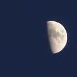 Demi-croissant de lune photo de Yann sous licence GNU disponible sur Wikimedia Commons